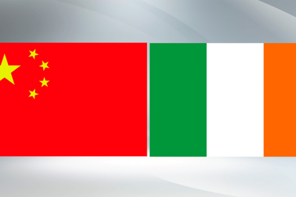 Xi Jinping recibe al Taoiseach irlandés en Pekín