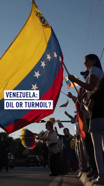 EE.UU. promete rescatar el petróleo venezolano tras destituir a Maduro video poster