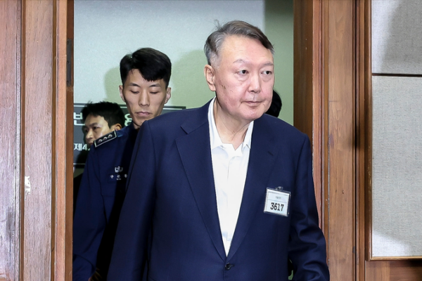 Nueva orden de arresto extiende detención de Yoon Suk-yeol