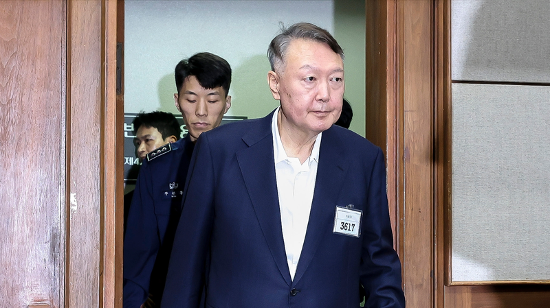 Nueva orden de arresto extiende detención de Yoon Suk-yeol