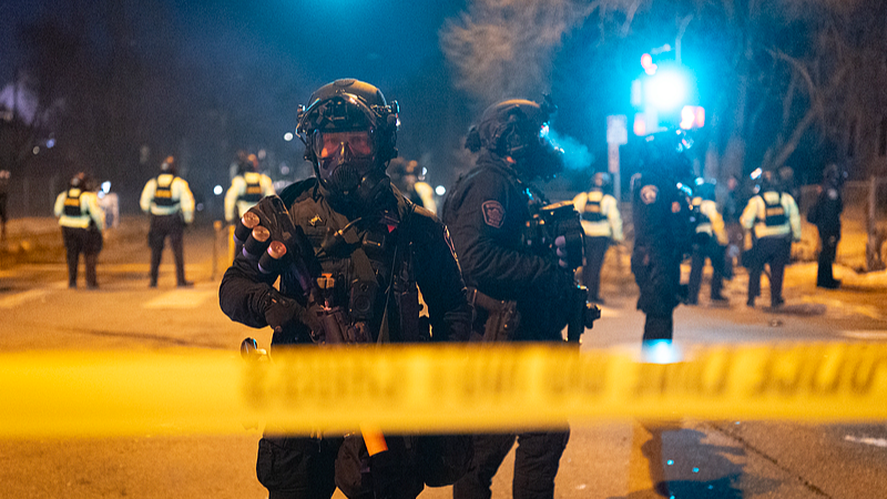 Agente federal dispara a venezolano en Minneapolis durante parada de tráfico