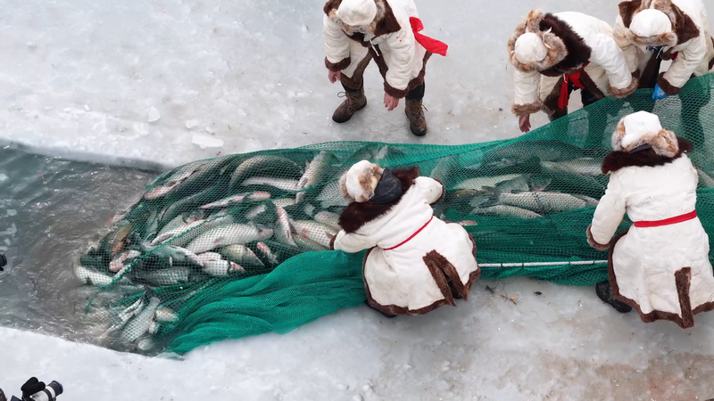 Festival de pesca invernal en Lago Bosten: tradición y diversión video poster